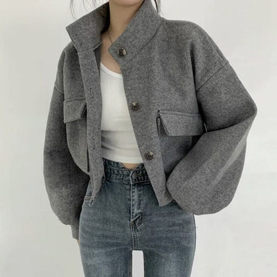 Audrey | Kurze Wolljacke Mit Stehkragen Und Lockerem Schnitt