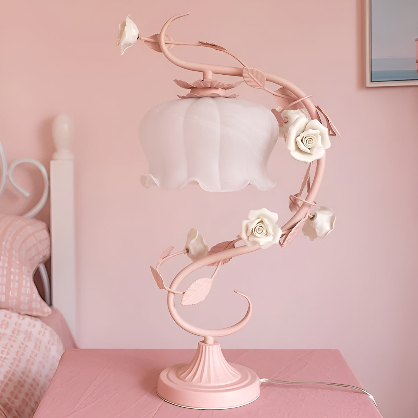 Rosenlampe mit Glashaube – Romantische Deko und Stimmungslicht für Zuhause