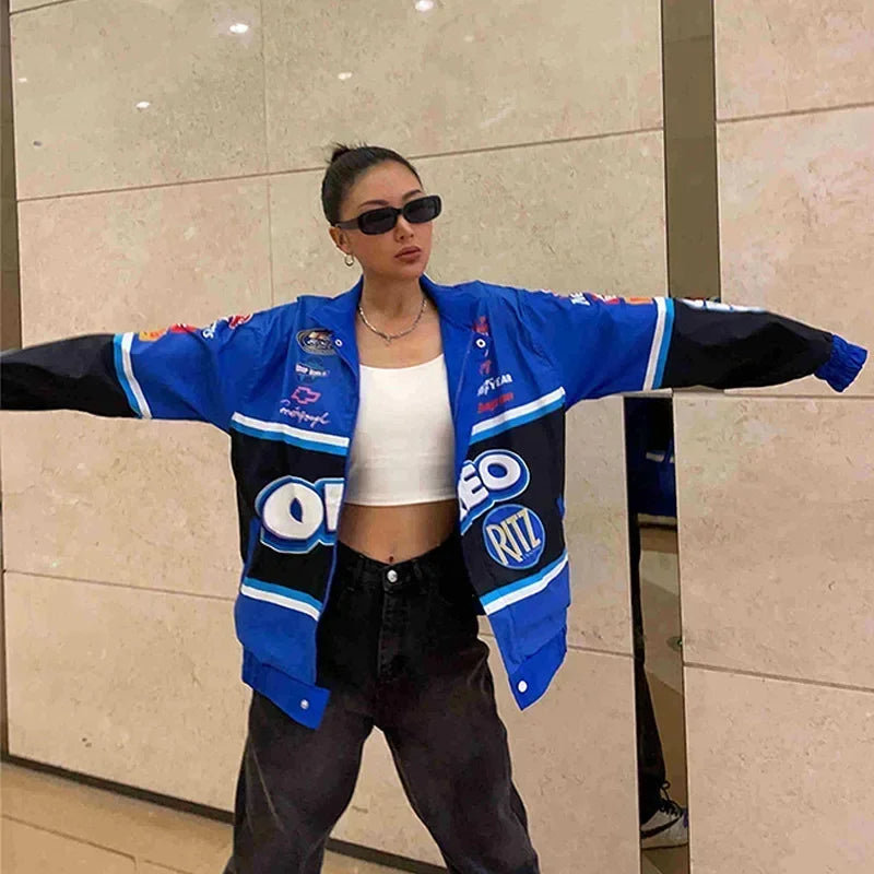 Freya | Varsity-Rennjacke mit Sponsor-Prints