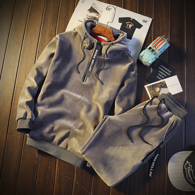 LUXE VELVET COMFORT TRAININGSANZUG