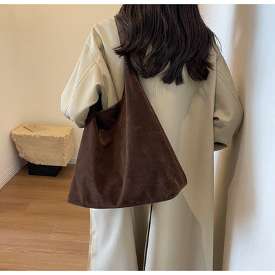 Marlowe | Große Tasche aus veganem, wildlederähnlichem Stoff mit mehreren Taschen