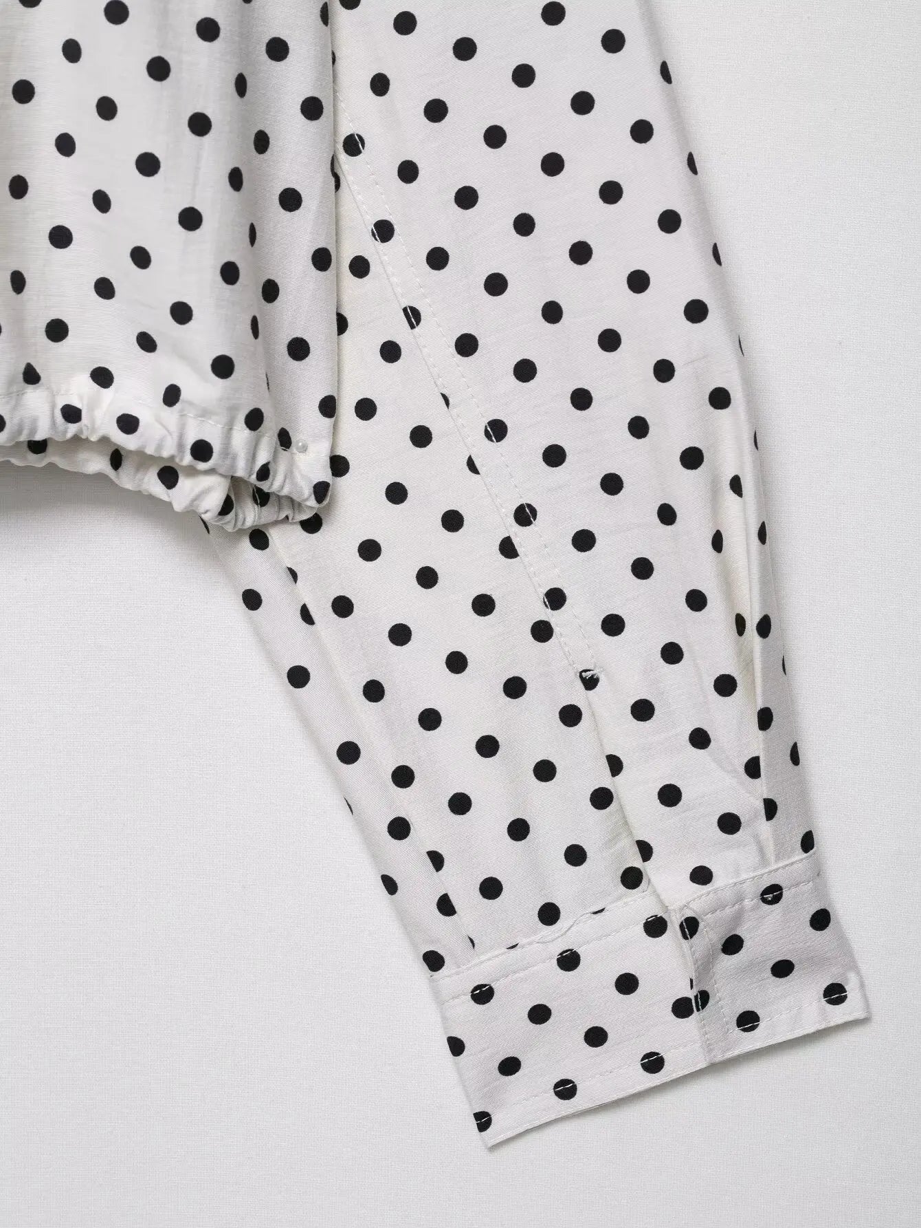 Dotty | Leichte Polka-Dot-Jacke mit Stehkragen &amp; Kordelzug