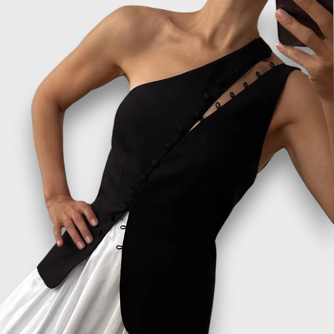 Elanor – Asymmetrisches Top mit Knopfdetail