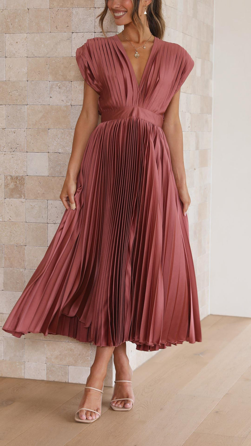 Iria - Elegantes Plissiertes Kleid