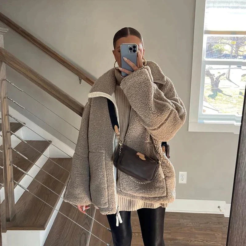 Übergroße Damenjacke aus Wolle mit hohem Kragen und Reißverschluss – trendige Jacke für Streetwear und Freizeitkleidung