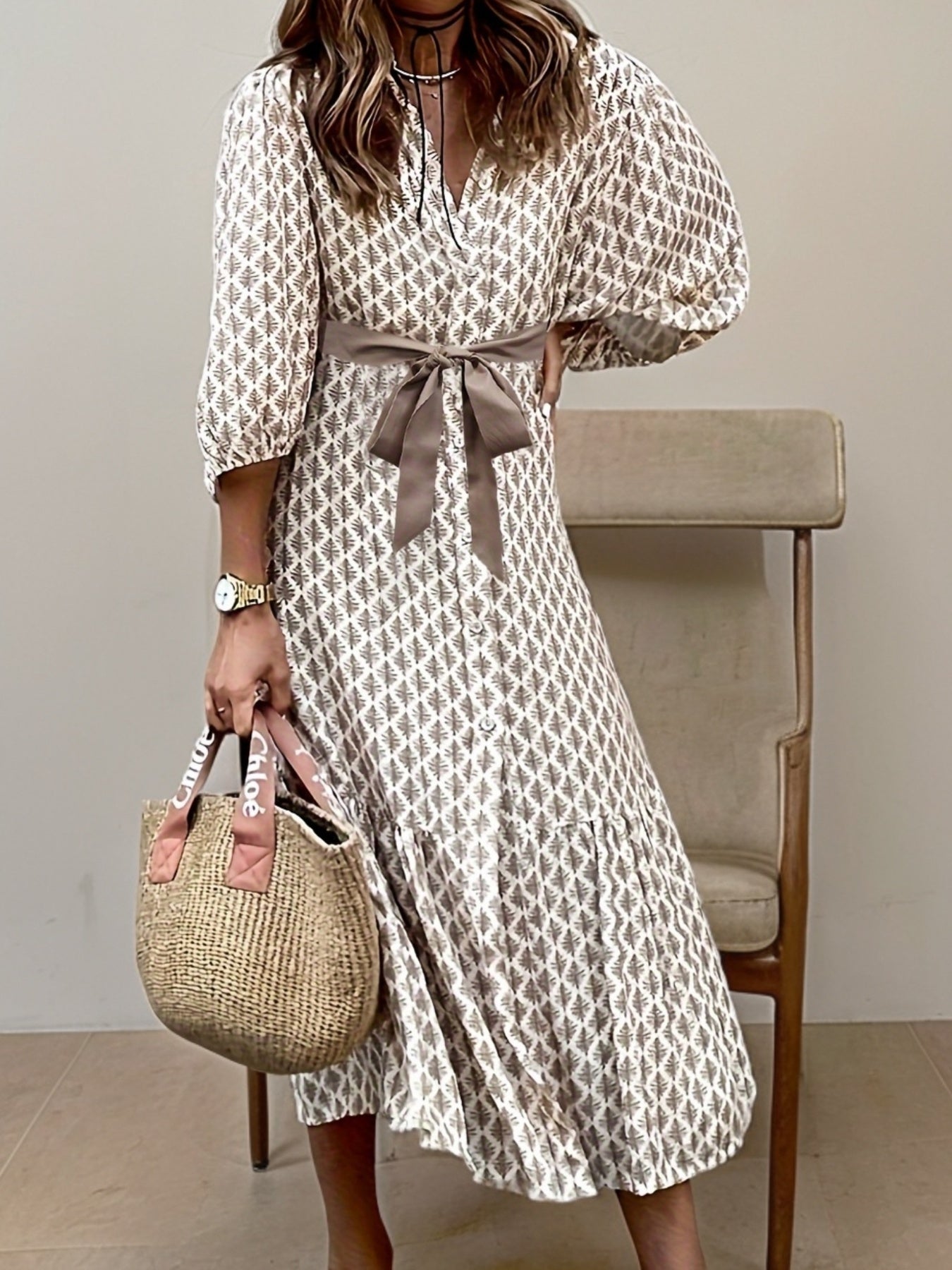 Elegantes Damen Wickelkleid - Stilvolles Midikleid mit ausdrucksstarkem Muster und Gürtel