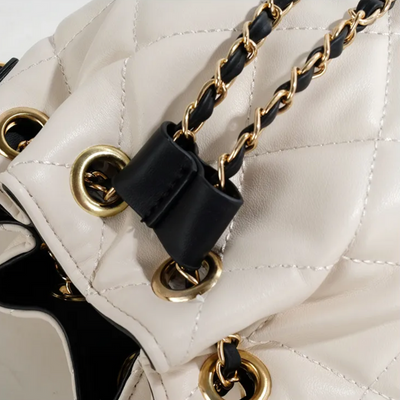 Celine Chic | Trendige Bucket-Tasche aus veganem Leder mit Farbkontrast