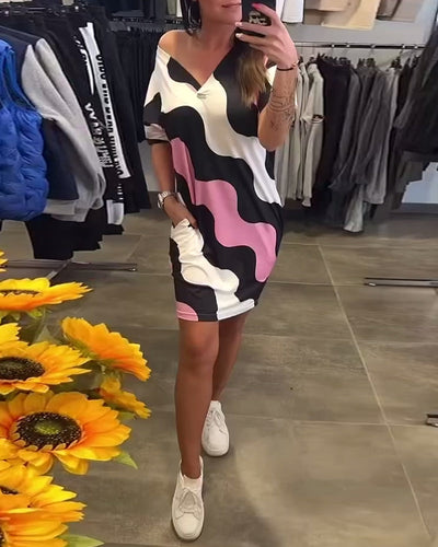 Penelope – Stilvolles Kleid Mit V Ausschnitt Und Wellenförmigem Drucken