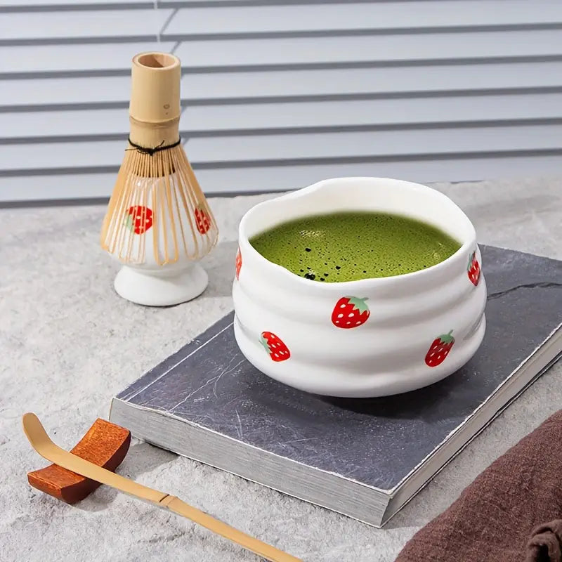 Matcha Set mit Erdbeer-Schale – Traditionelles Zubehör für Matcha Latte