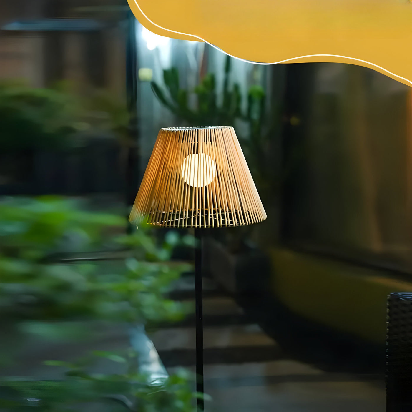 PrismWeave Light – Solarbetriebene Außenleuchte für Gartenwege