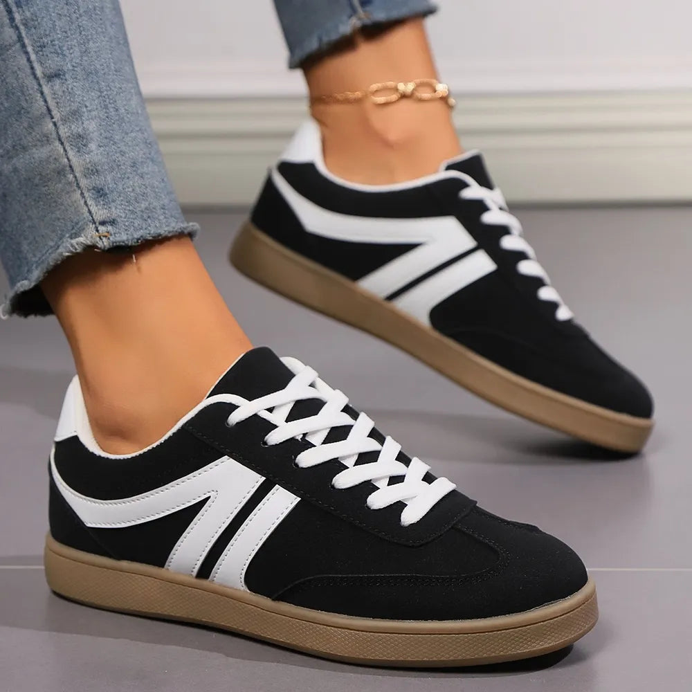 Lace Up Round Toe Flat Sneakers
