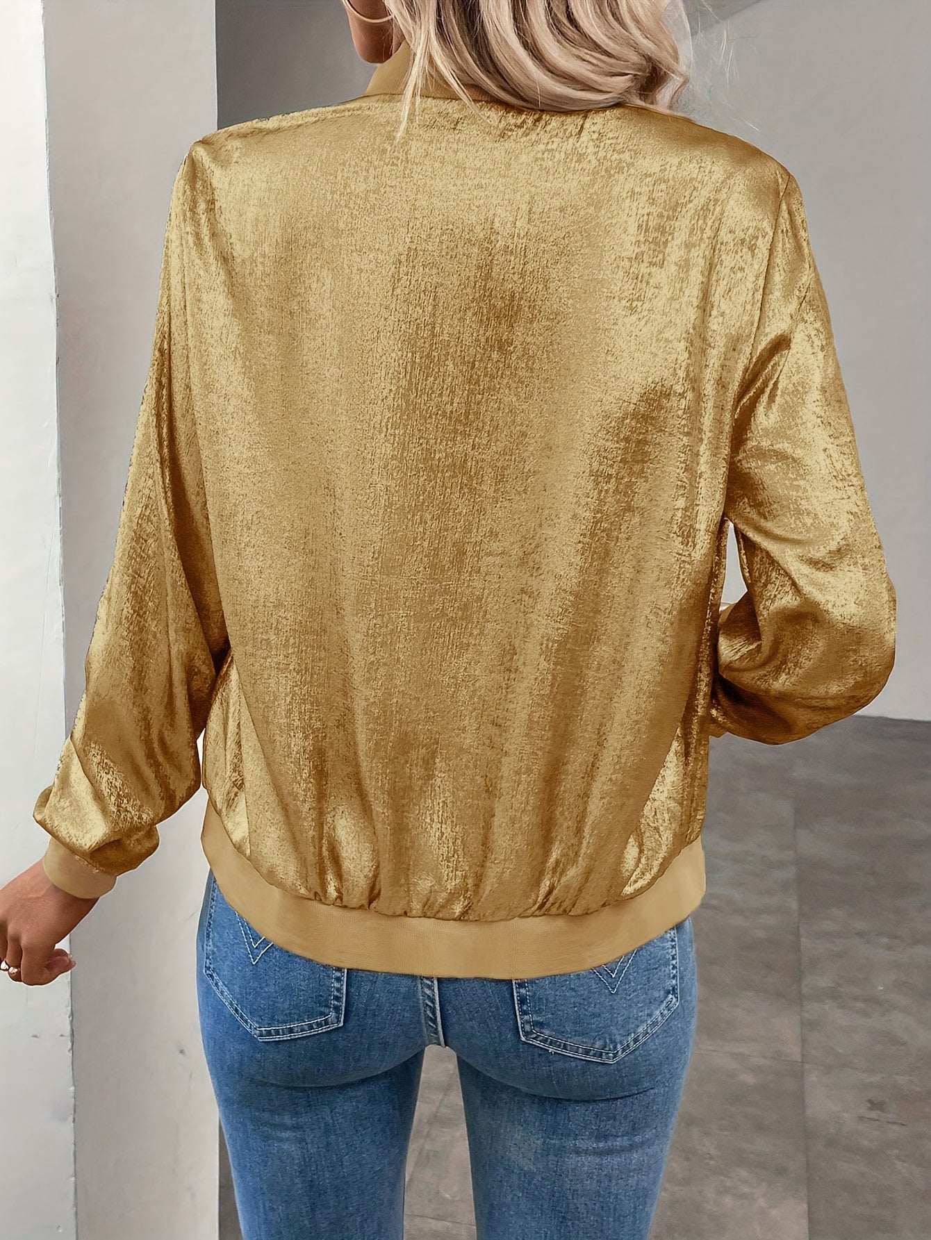 Marla – Stilvolle Goldene Jacke