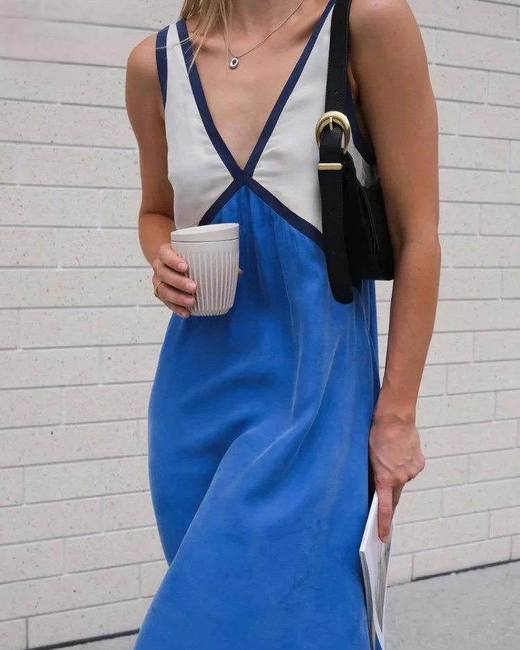 Chiara Glamour | Elegantes V-Ausschnitt Kleid für strahlende Auftritte