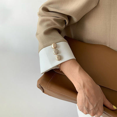 CONFIDENCE SUIT FRAUENPOWER MIT STIL