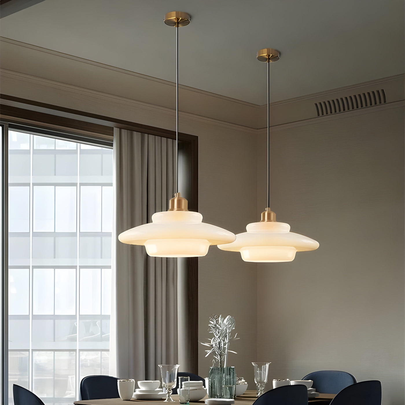 IvoryGlow Light - Moderne Hängeleuchte aus elfenbeinfarbenem Glas