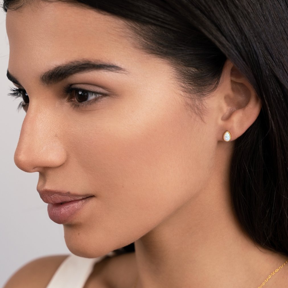 Goldene Tropfen-Opalsteine Ohrringe