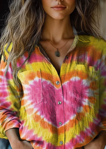 Larissa Buntes Batikshirt mit Herzmotiv für Damen