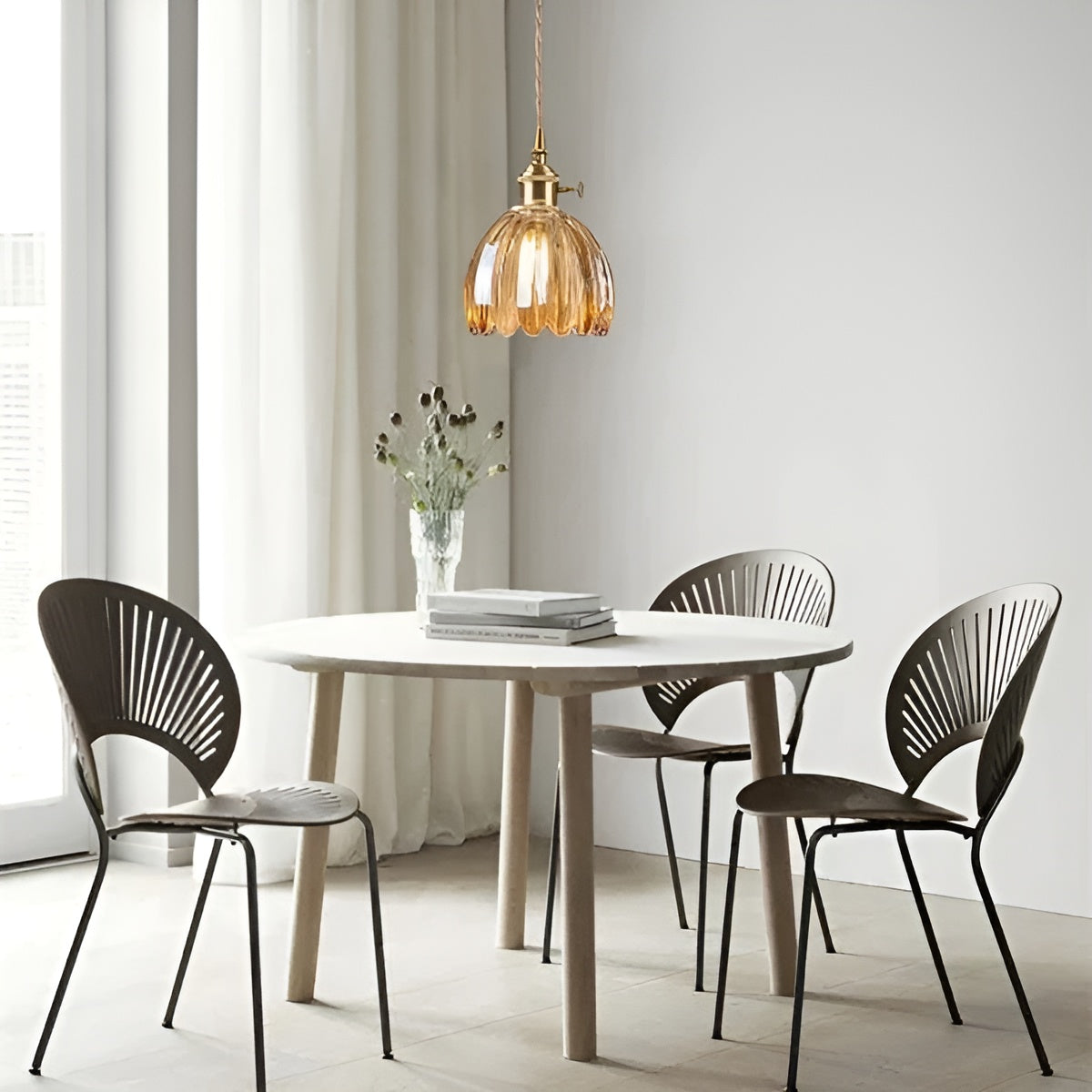 Hängeleuchte mit Blumenglas – Japanisches Design für gemütliche Räume