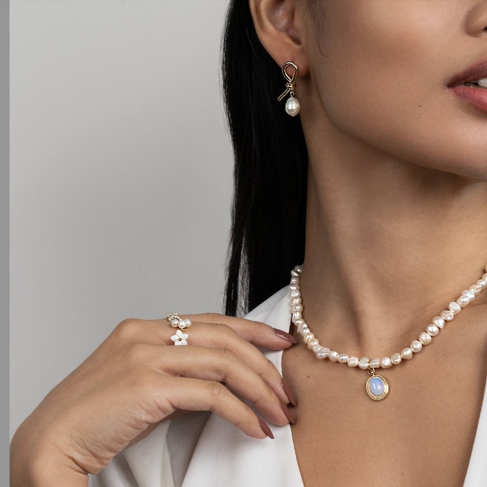 Knotete Gold- und Süßwasserperlen Ohrringe