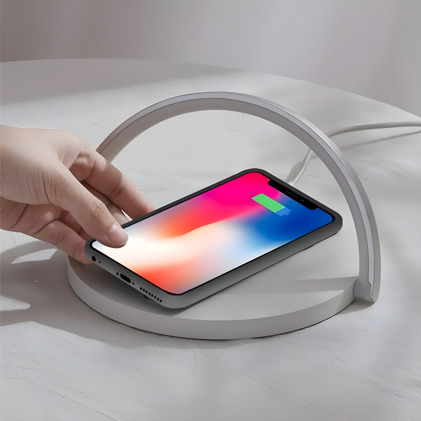 ChargeBeam Lamp - Kabellose Ladefunktion LED Tischlampe