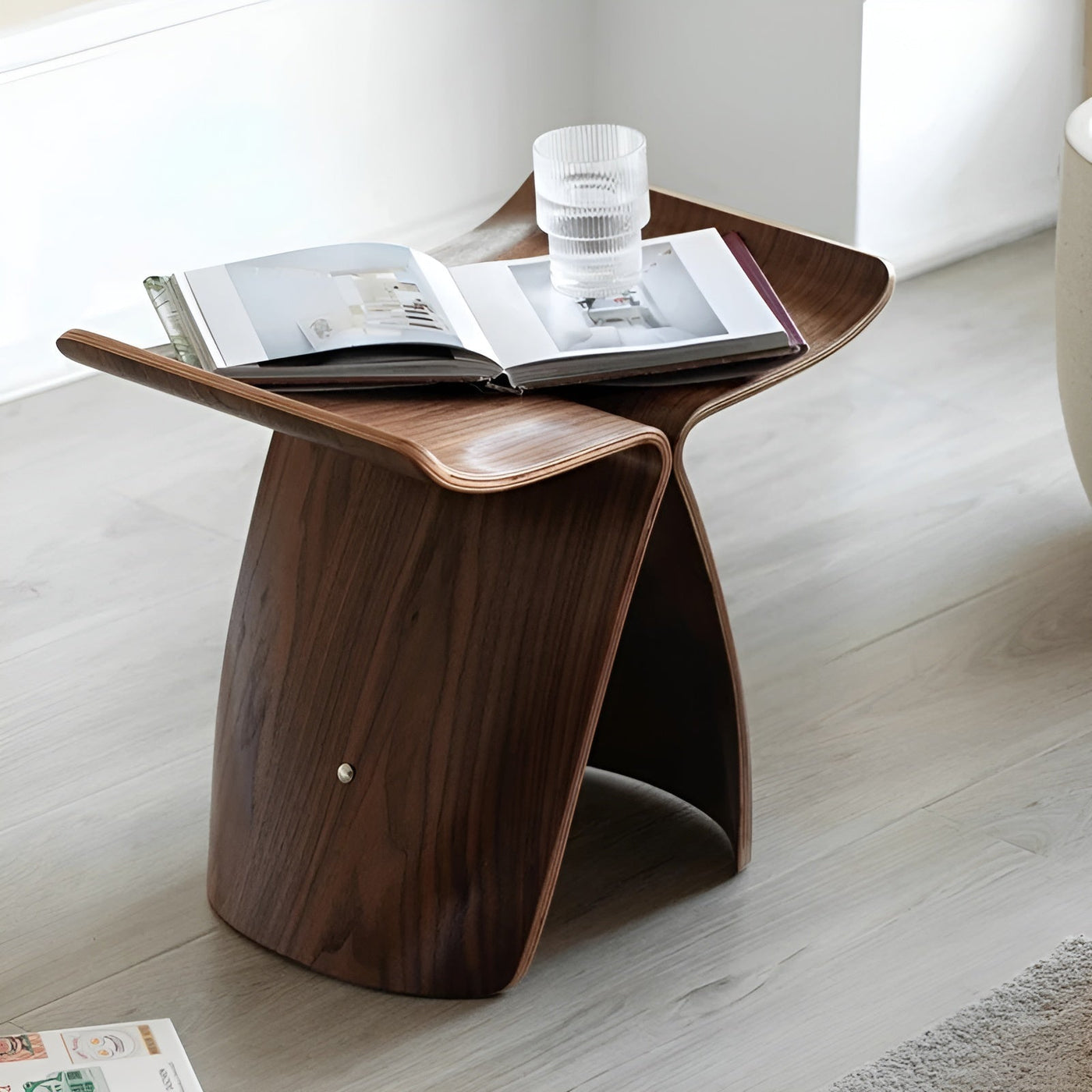 Handgefertigte Holzbank – Rustikale Sitzgelegenheit aus Massivholz