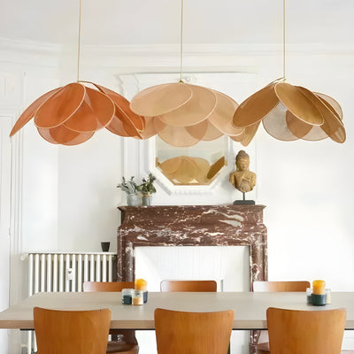 Hängeleuchte mit Stoffblüten –Moderne, Dekorative Beleuchtung für Wohnräume