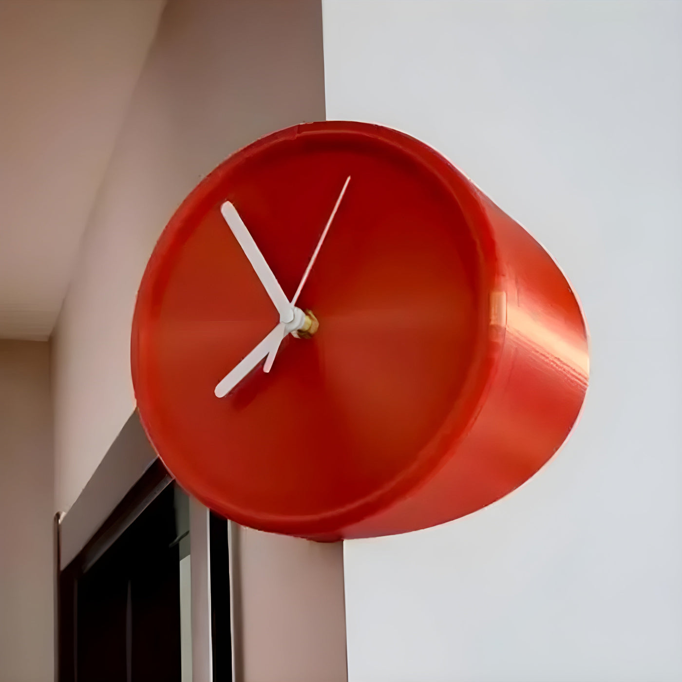 Eck-Wanduhr – Dekoratives Design mit lautlosem Quarzwerk | Ideal für jede Zimmerecke